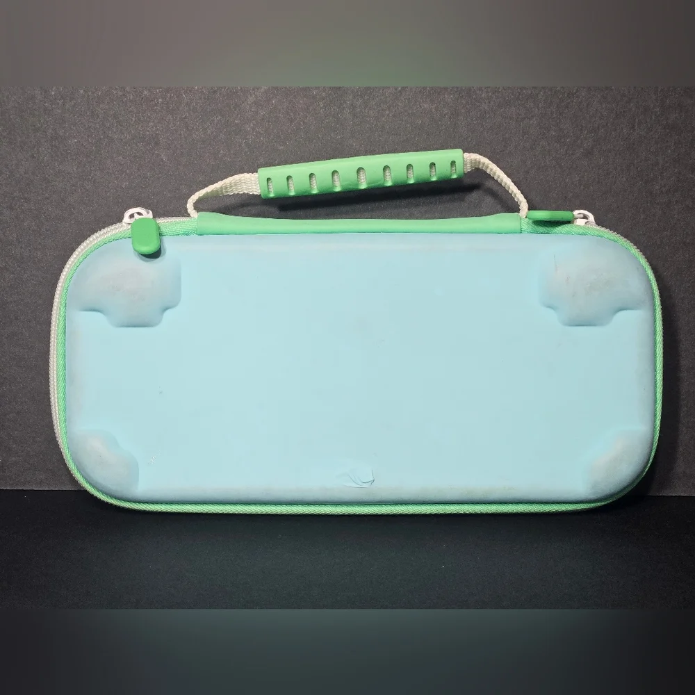 Animal Crossing Themed Carrying Case - Picture 2 of 7